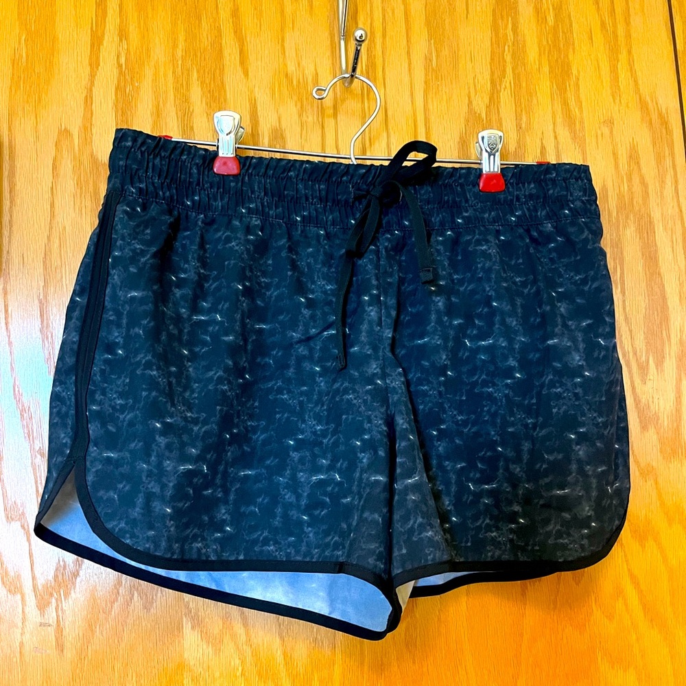 Velocity Shorts - M